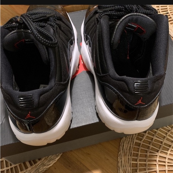 Jordan’s 11 retro low top - Picture 2 of 3